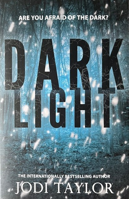 Dark Light - Jodi Taylor